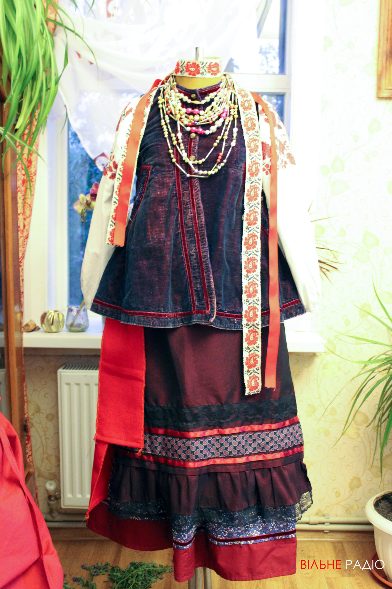 Традиционный украинский наряд, воссозданный в мастерской Бахмута