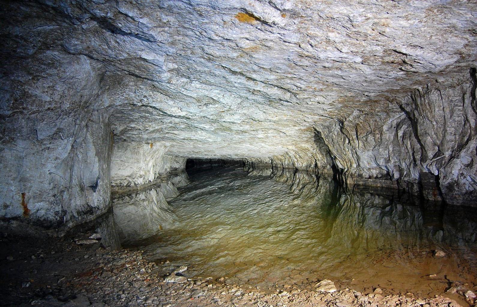 печери Іванграда