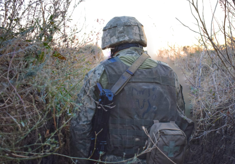 У вівторок бойовики обстріляли позиції ЗСУ з різних зразків зброї та розвідували їхні позиції, — штаб ООС