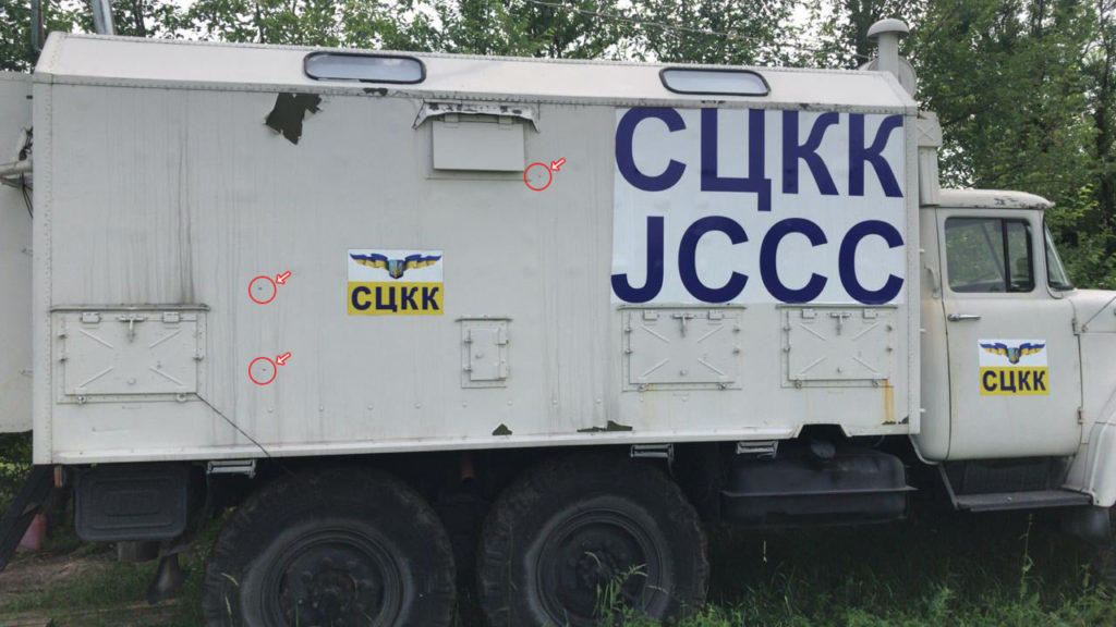 Боевики обстреляли машину с украинскими военными наблюдателями