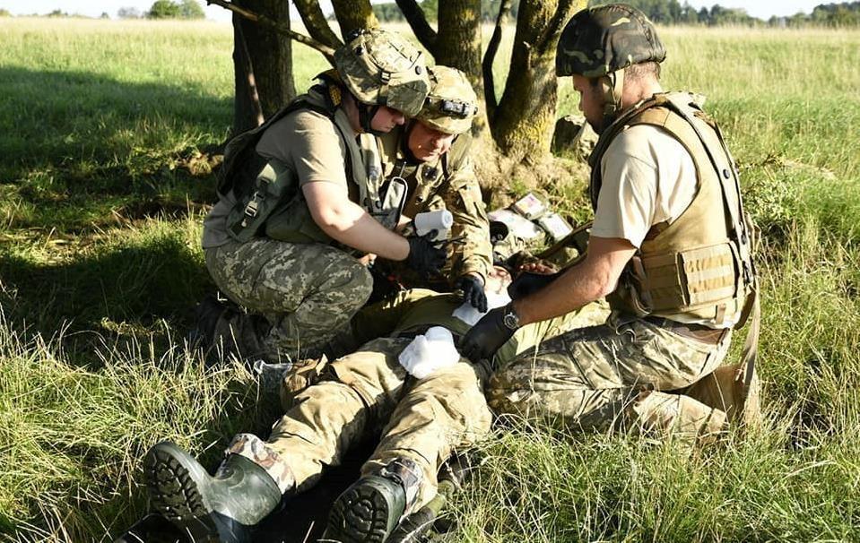 День на фронті: бойовики стріляли двічі та поранили українського бійця