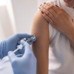 З курсом вакцинації тепер можна не здавати ПЛР-тести. В Україні переглянули правила карантину