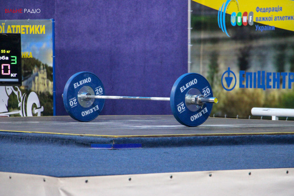 Сила та впевненість. У Бахмуті вперше проводять чемпіонат України з важкої атлетики серед молоді (ФОТОРЕПОРТАЖ)