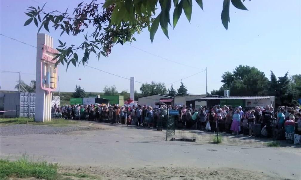 КПВВ “Новотроїцьке” знову заблоковане. Сьогодні працює лише “Станиця Луганська”