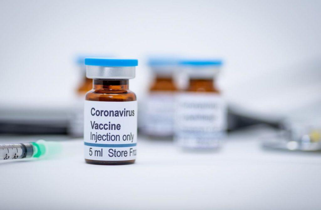 На Донеччині чоловіки охочіше вакцинуються від коронавірусу ніж жінки (статистика)