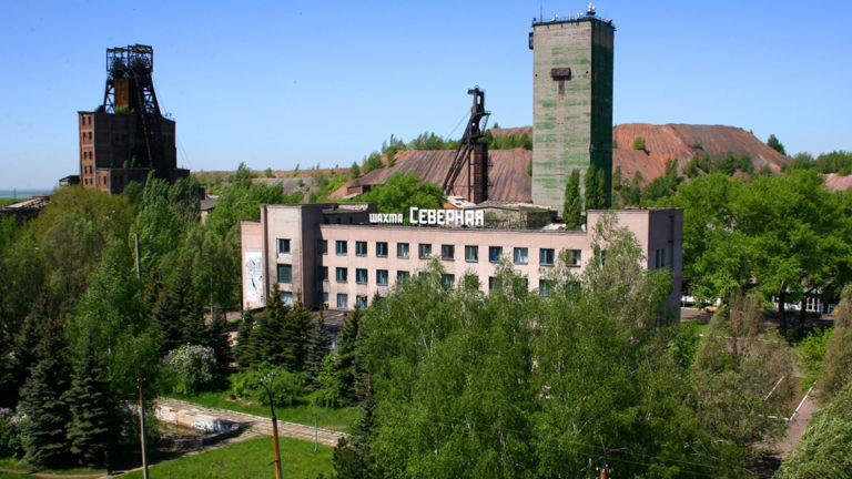 Торецьку шахту “Північна” зрівняють із землею та засадять деревами до кінця 2022-го. Виконавця вже обрали
