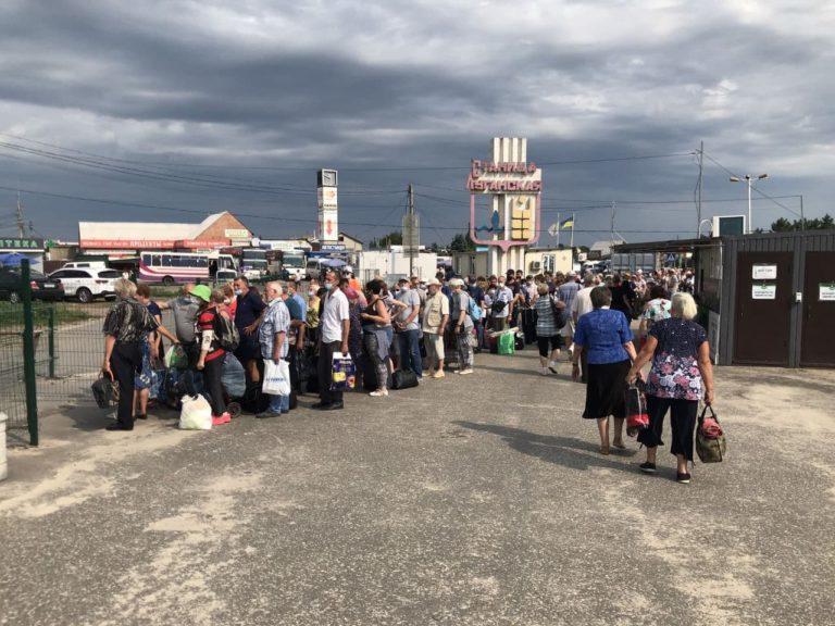 Проїхати через лінію зіткнення можна поки тільки через “Станицю Луганську”