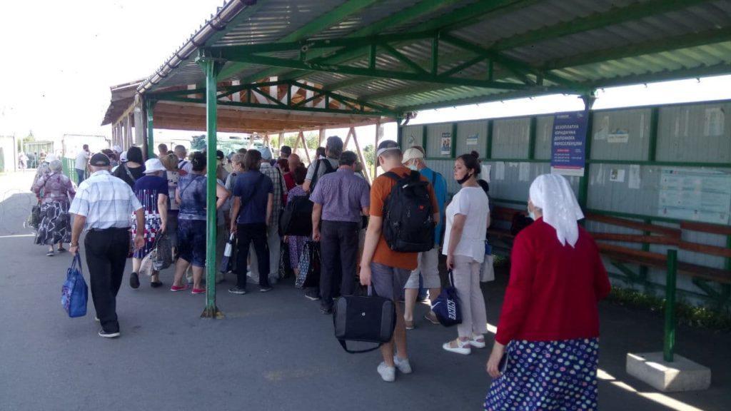 Через КПВВ “Станиця Луганська” у вівторок пропустили понад 3,5 тисячі людей
