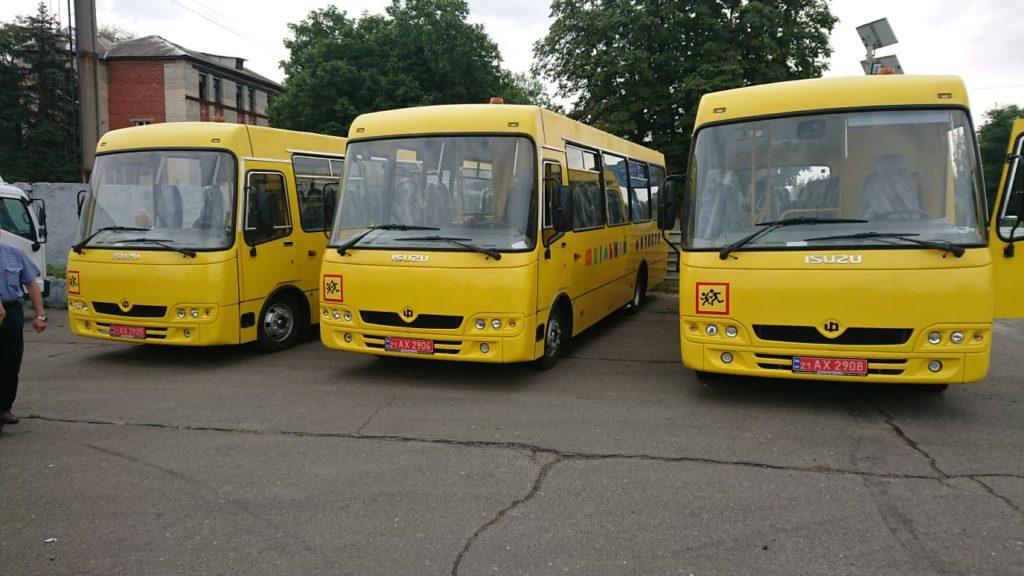 В опорних школах 16 громад Донеччини з’являться нові автобуси. Один вже привезли в Бахмут