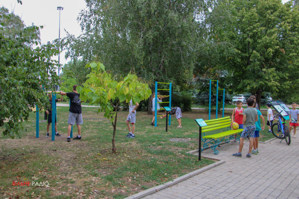 В Бахмуте, Дружковке и Константиновке открыли “Активные парках”, где люди бесплатно могут заниматься спортом (фото)