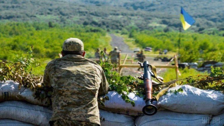 За добу на сході загинув боєць ЗСУ, а трьох поранили, — штаб ООС