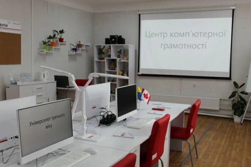 На Донбасі запрацювали центри комп’ютерної грамотності для людей 50+ (контакти)