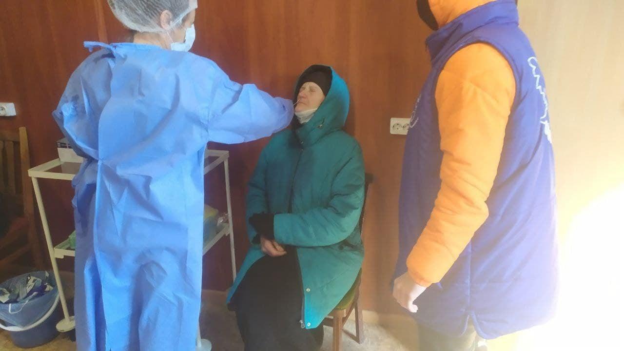 экспресс-тест на коронавирус возле КПВВ Станица Луганская