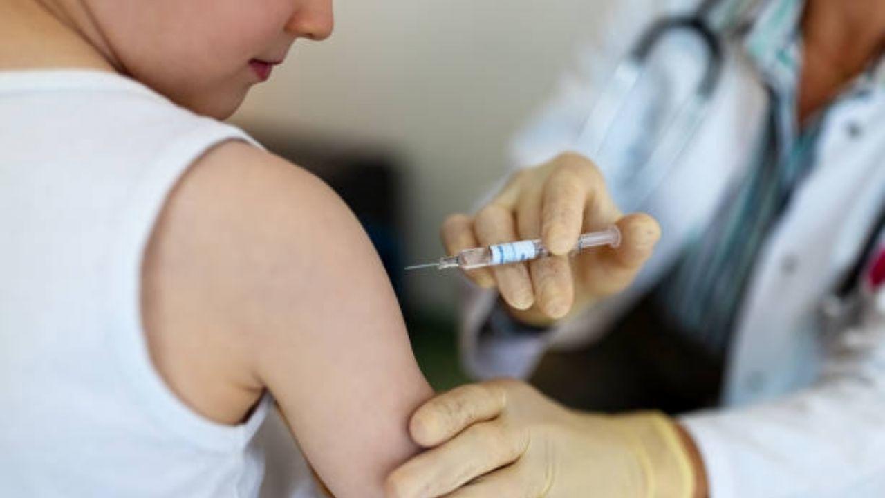 В Україні дозволили щеплювати проти коронавірусу дітей від 12 років