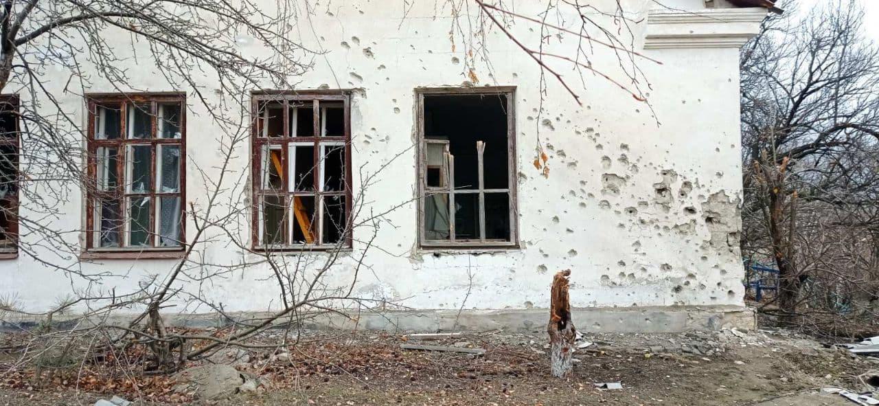 Снарядами по мирних: бойовики обстріляли два населених пункти на Луганщині (ФОТО) 6