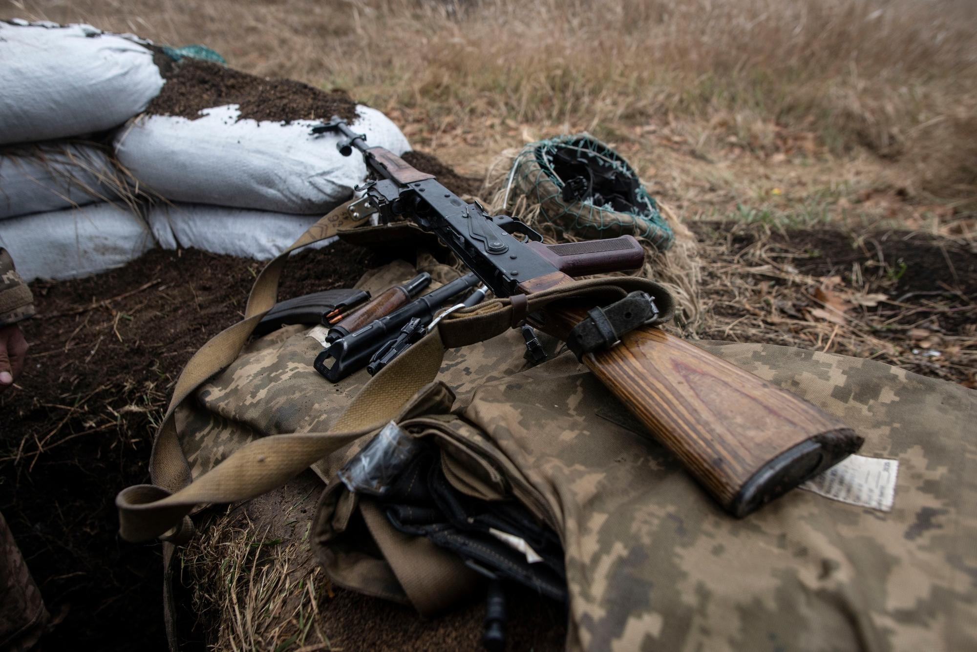 На Донбасі внаслідок обстрілу бойовиків загинув український військовий