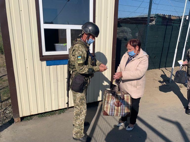 З усіх КПВВ Донбасу сьогодні пропускають лише на “Станиці Луганській”