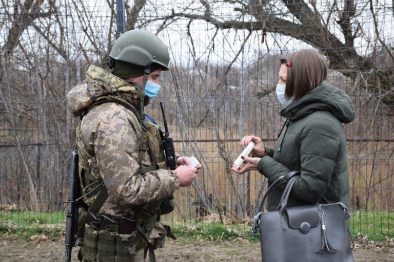 У перший день зими лінію розмежування можна перетнути тільки на пункті пропуску на Луганщині