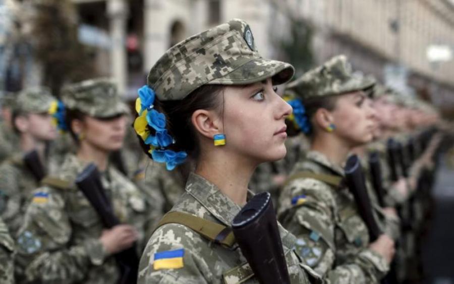 Украинки теперь должны становиться на военный учет. Кто конкретно подпадает под обязательство