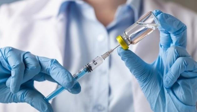 С 9 декабря расширяется список профессий, для которых прививка против коронавируса обязательна. Кого будут отстранять от работы