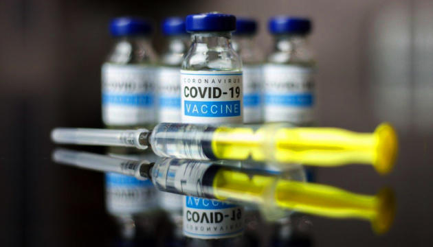 Украинцы со слабым иммунитетом смогут получить дополнительную дозу вакцины от коронавируса