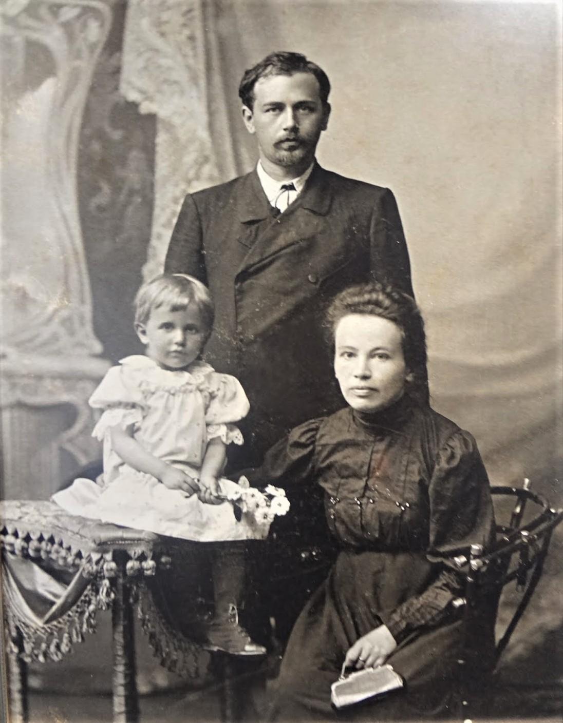 Николай Леонтович с семьей