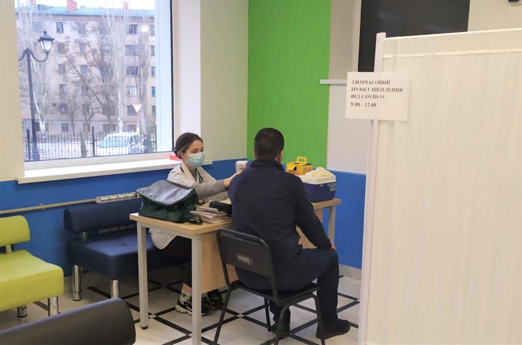 В Бахмутской громаде обустроили пункт вакцинации от COVID-19 в “Прозрачном офисе” (ФОТО)