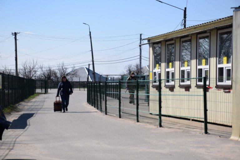 Ситуація на КПВВ Донбасу: перетнути лінію зіткнення у четвер можна тільки через пункт пропуску “Станиця Луганська”