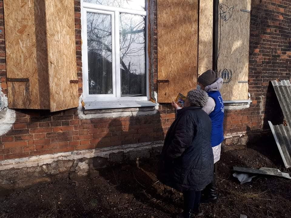 Майорск последствия обстрела жилого дома на Донбассе