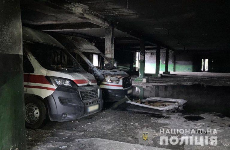 У Краматорську в гаражі обласної диспетчерської горіли 10 “швидких” (ФОТО)