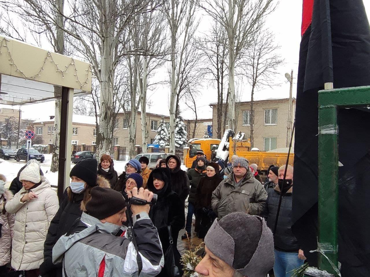 мітинг біля дошки Данилу Шумуку у Покровську