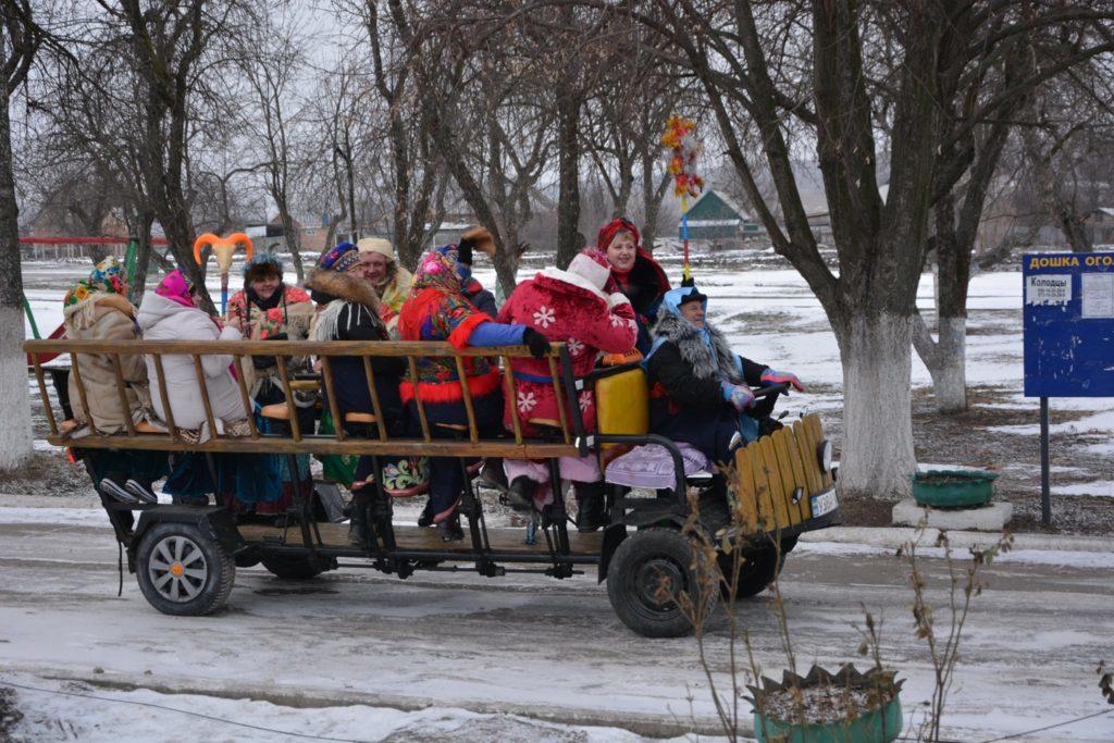 З вітерцем і музикою: вулицями села на Донеччині колесить “велоузвар”. Що це і як на ньому прокотитися (ФОТО, ВІДЕО)