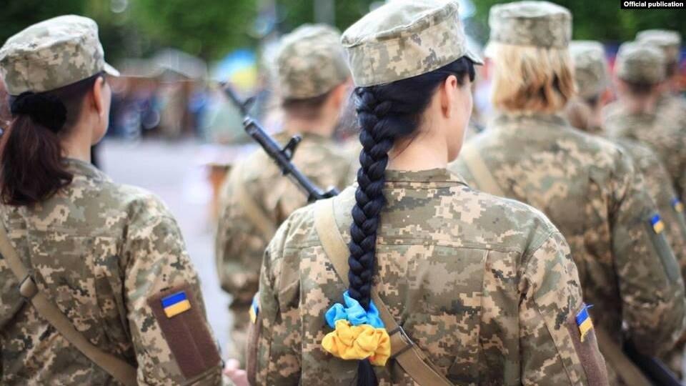 Меньше профессий и никаких штрафов за отказ: Как изменилась ситуация с военным учетом женщин