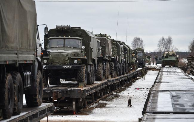 Россия отводит часть войск от украинских границ и одновременно перебрасывает технику в Беларусь