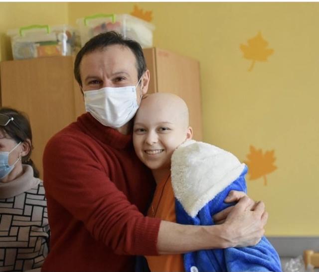 Святослав Клаус: Вакарчук відвідав онкохворих діток напередодні зимових свят