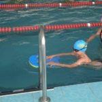 В Селидовской ТГ дети с инвалидностью занимаются бесплатно в бассейне с тренером. Как проходят занятия