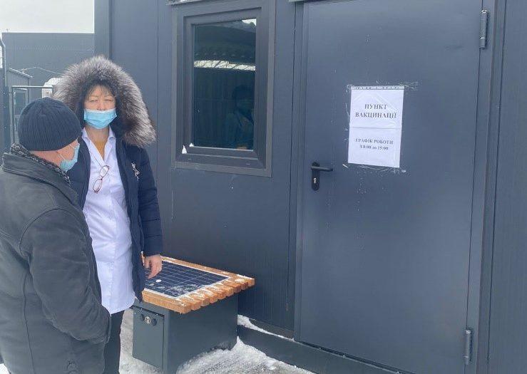 На КПВВ “Станица Луганская” открыли модульный пункт вакцинации. Как он работает и чем можно привиться