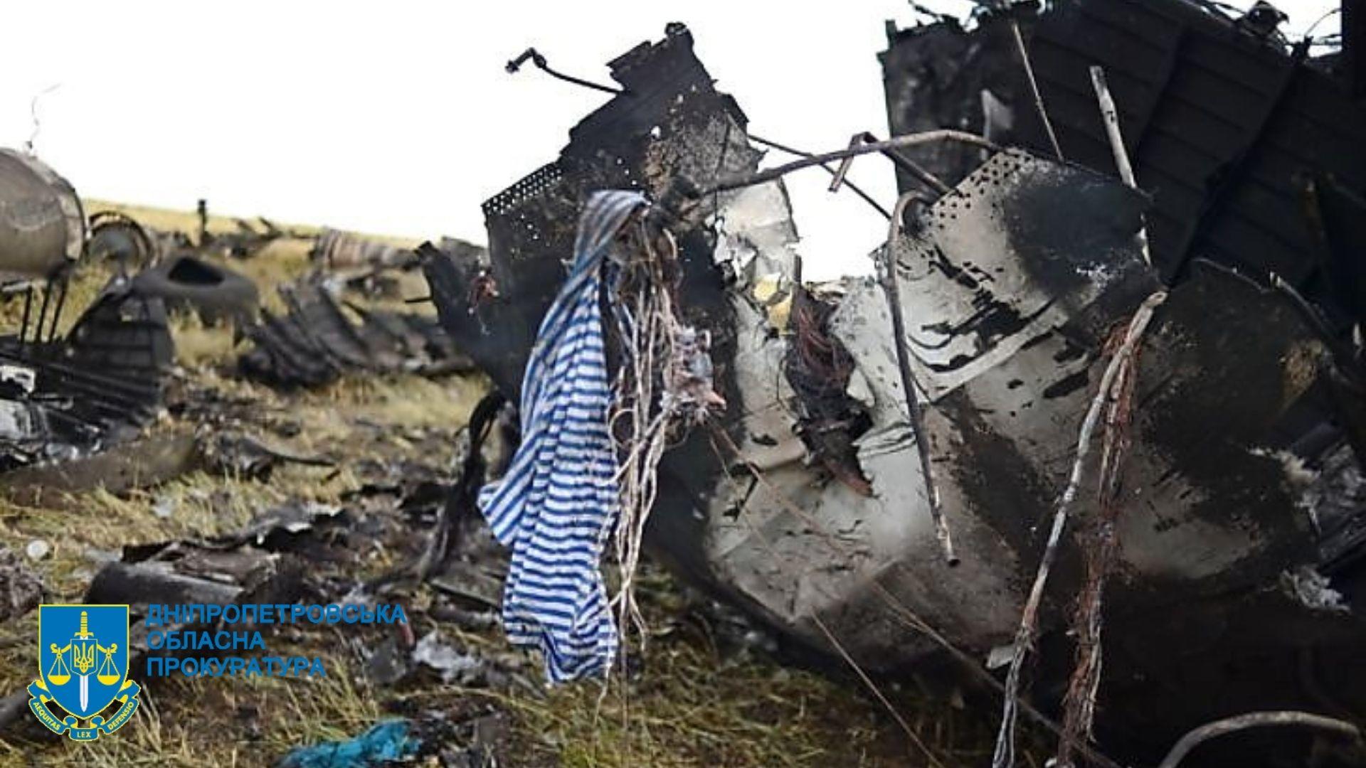 уламки збитого літака Іл-76 біля Луганська