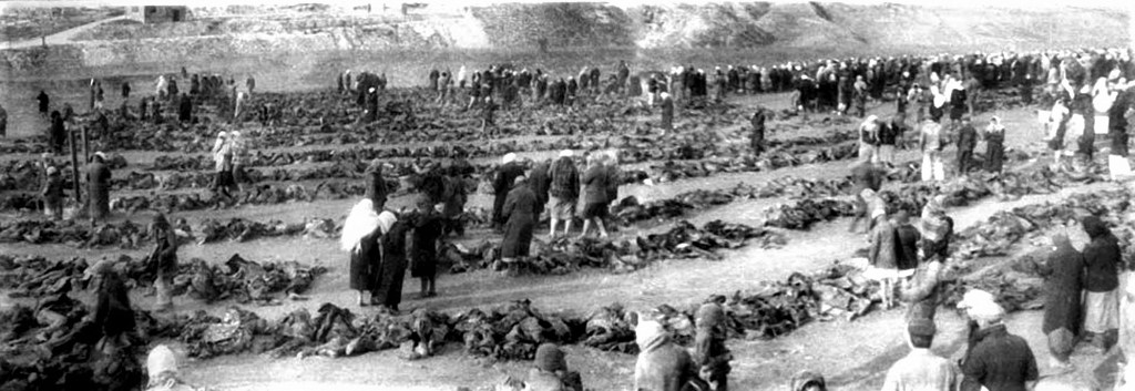 мешканці намагаються упізнати рештки тіл рідних вбитих нацистами в Артемівську