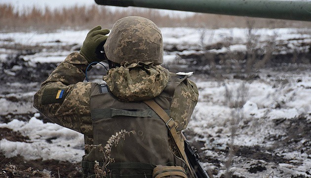 День на передовой: боевики стреляли 7 раз и ранили украинского бойца