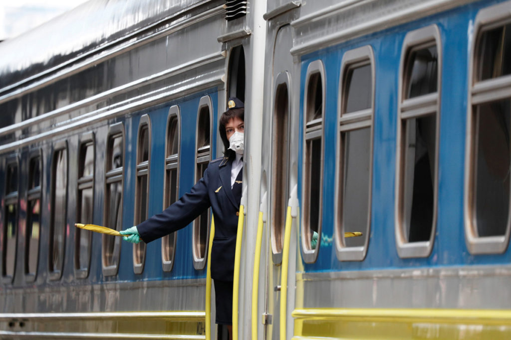 Сегодня из Донецкой и Луганской области запустят поезда для эвакуации