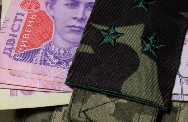 За 2 дні клієнти двох найбільших банків України переказали армії понад 1,6 млрд грн