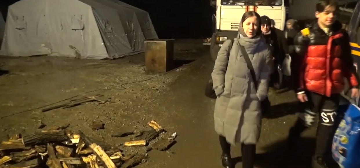 Эвакуация с ДНР: Более 10 тысяч человек уже вывезли, задействовали электропоезда 5