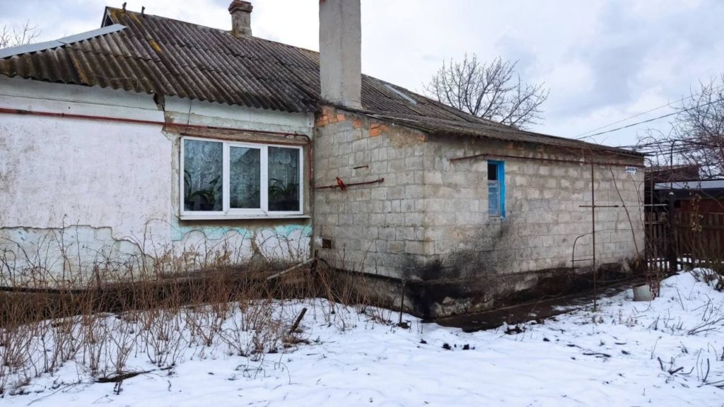 Во время обстрела Павлополя повредило не только школу, но и частный дом, — благотворители (ФОТО)