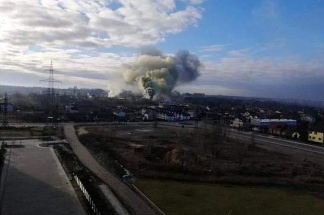Війна РФ в Україні: окупанти обстрілюють критичну інфраструктуру, цілять у сховище РАВ та прориваються в Харків
