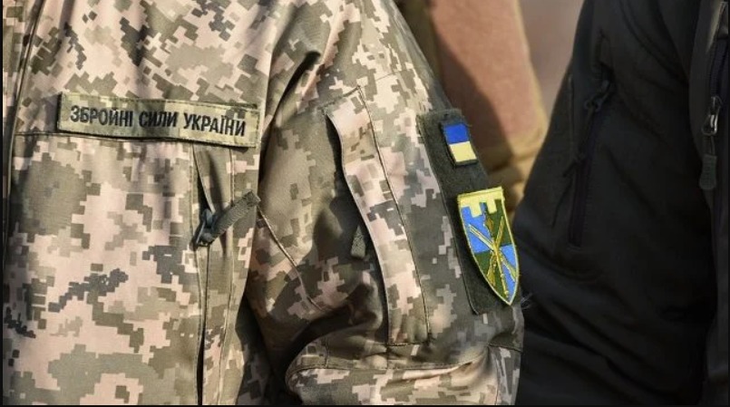 Як переказати гроші українській армії з Монобанку та ПриватБанку (інструкція)