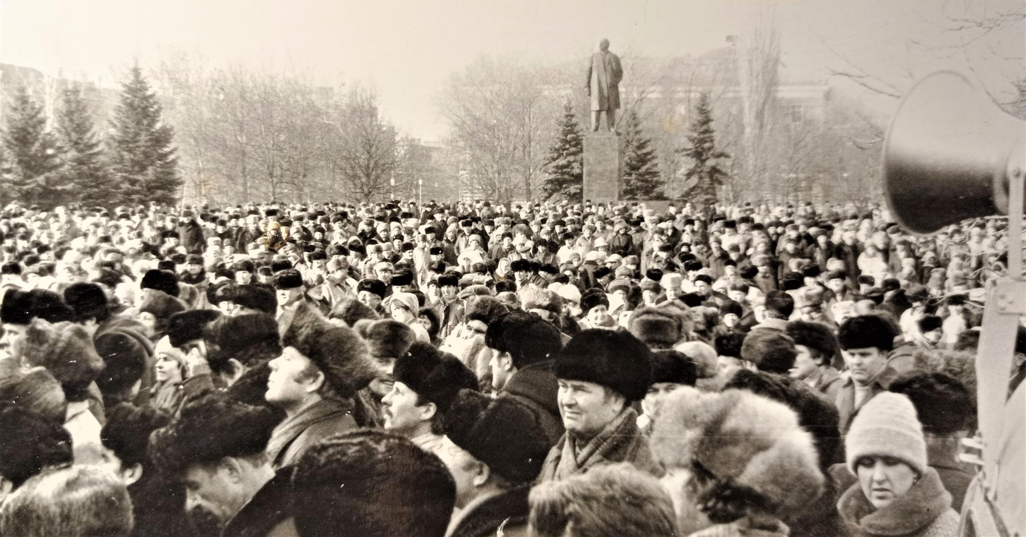 мітинг перед пешими демократичними виборами в Артемівську у 1990