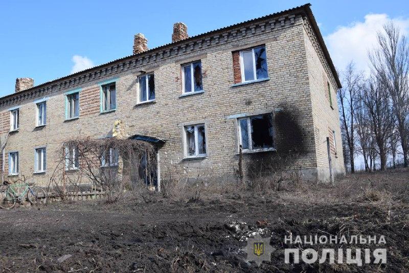 Окупанти обстріляли дитсадок у Зеленопіллі та поранили жінку у Миколаївці