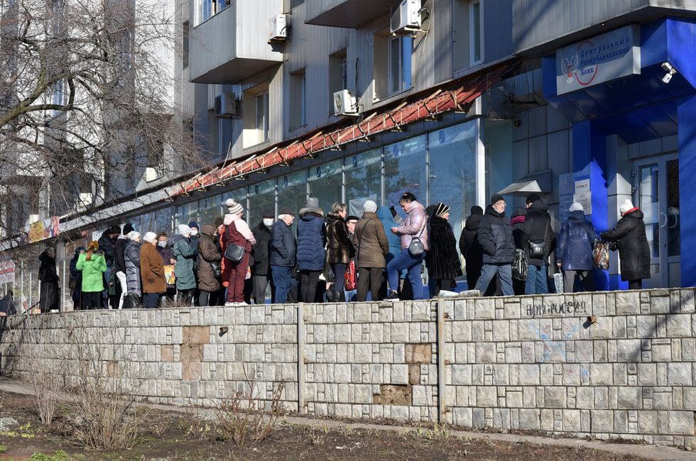 Эвакуация с ДНР: Более 10 тысяч человек уже вывезли, задействовали электропоезда 3