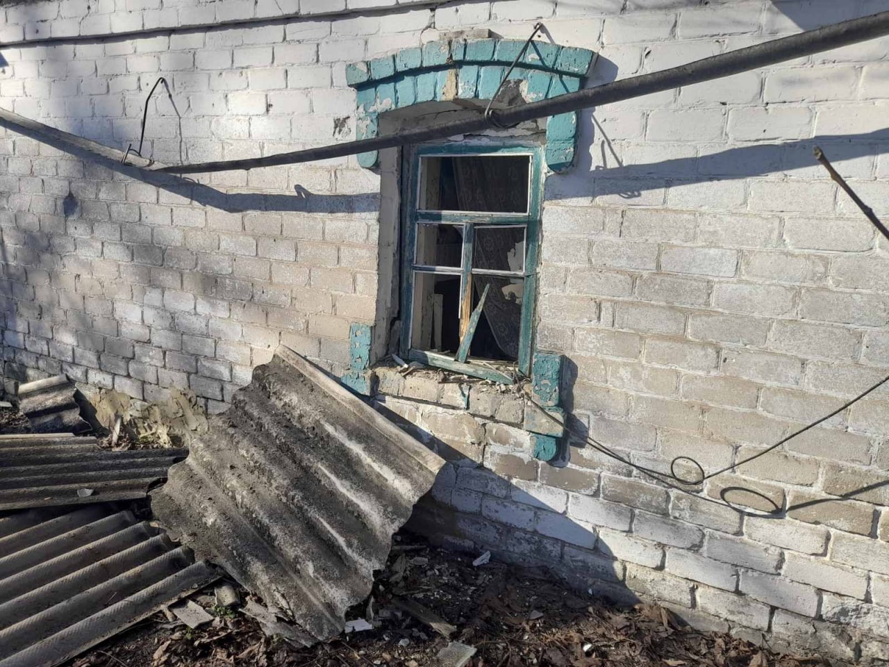 Оккупанты попали в школу-интернат на окраинах Марьинки, а также частные дома села и города Донецкой области (ФОТО) 1